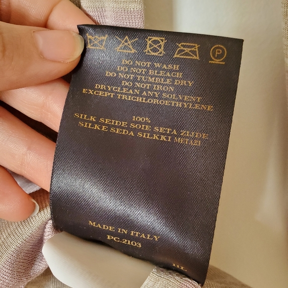 Burberry XS Thin Knit Silk V Neck Top, NWT - Picture 10 of 10